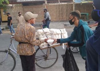 Berbagi Ala ‘Smile’ Kang Toto