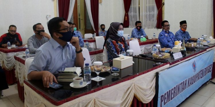 Bupati Ikuti Vicom Rakor Percepatan Penanganan Covid 19 dengan Menko Kemaritiman dan Gubernur
