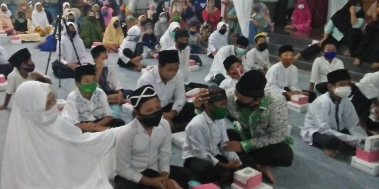 Cawabup Ratnawati Santuni Dhuafa dan Anak Yatim