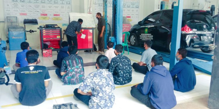 Ikuti Kegiatan Praktik, Pelajar SMK Muhammadiyah Lemahabang Wajib Patuhi Protokoler Kesehatan