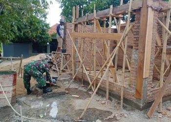 Bakti TNI di Majalengka, Gotong Royong Bersama Warga Bangun Posyandu