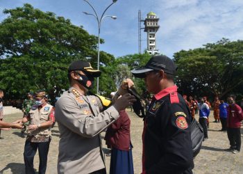 Kapolresta Cirebon dan Forkompimda Bagikan 2,5 Juta Masker Secara Serentak