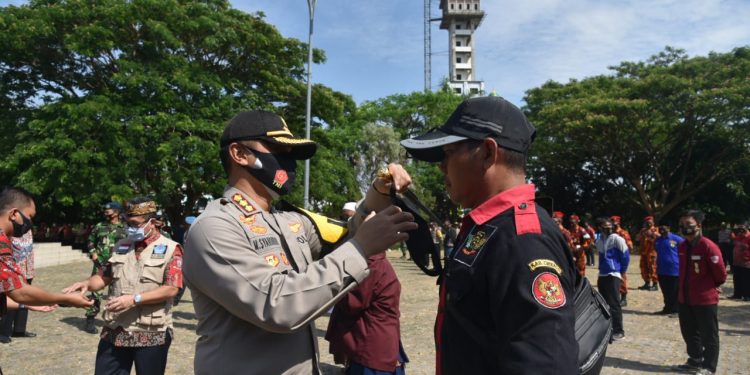 Kapolresta Cirebon dan Forkompimda Bagikan 2,5 Juta Masker Secara Serentak