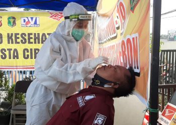 Polresta Cirebon Laksanakan Tes Swab Mandiri untuk Personelnya