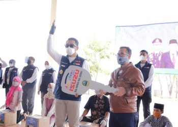 Ridwan Kamil Bagikan Tujuh Mobil Maskara di Kabupaten Cirebon