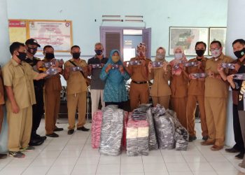 Pemdes Plumbon, Laksanakan Instruksi Medes PDTT, Gerakan Setengah Miliar Masker Dari DD, Bagikan 10.000 Masker Untuk Warganya