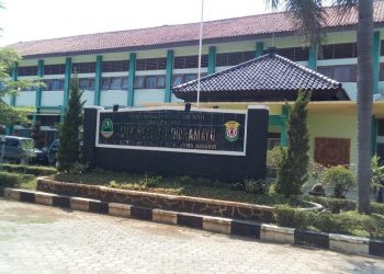 Program “ Daring” SMKN I Indramayu Bagikan Ratusan Smartphone, bagi Siswa