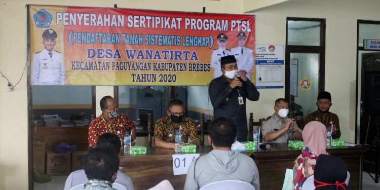 Senyum Ceria Diwarnai Pembagian 1200 Sertifikat Tanah PTSL