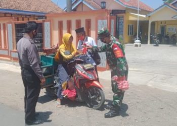 Pemdes Kedung Bokor Bersama Satpol PP dan Polsek – Koramil Larangan Gelar Operasi Yustiti Masker
