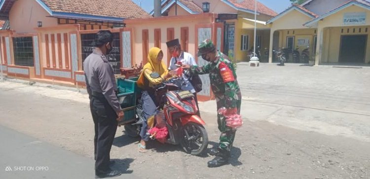 Pemdes Kedung Bokor Bersama Satpol PP dan Polsek – Koramil Larangan Gelar Operasi Yustiti Masker