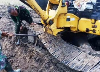 Track Link Excavator Kodim Brebes Terlepas di Lokasi TMMD Reguler