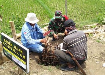 Dishub Brebes Mulai Pasang Lampu PJU di TMMD Reguler