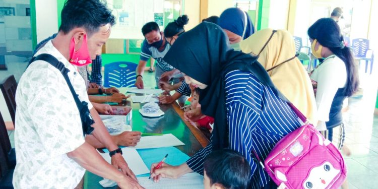 Periode Ke Enam, Pemdes Pasawahan Salurkan BLT Dana Desa