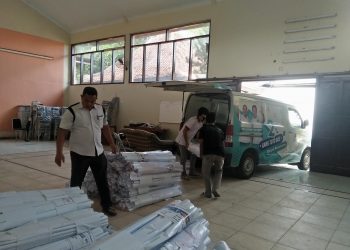 KPU Indramayu Serahkan APK Pilbup 2020 ke Paslon