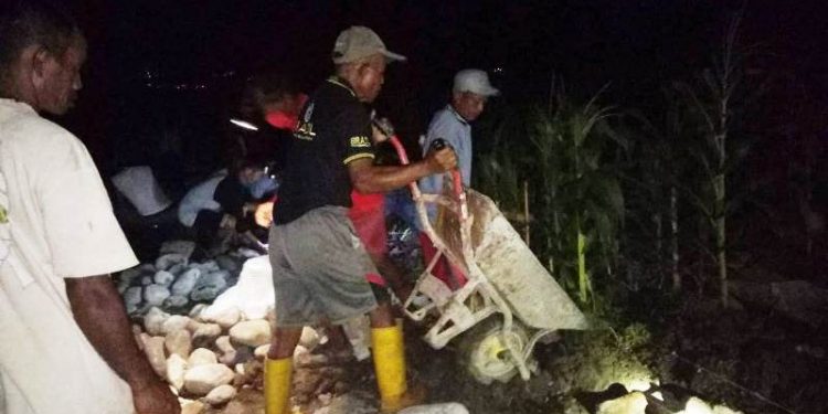 Kerja Lembur Penuhi Target Penyelesaian Talud TMMD Reguler