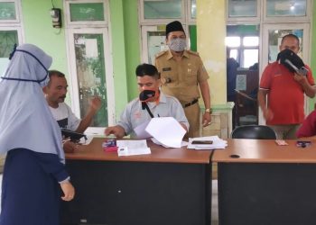 Lurah Kenanga Kawal Dan Hadir Membantu Warga Dalam Penyaluran BST Kemensos