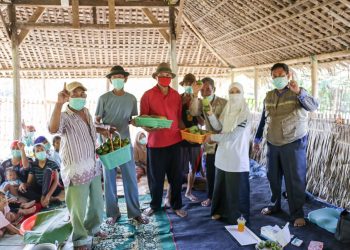 Petani  Undang Cawabup Ratnawati Makan Bancakan  