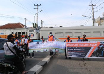Tingkatkan Keselamatan, KAI lakukan Sosialisasi di Perlintasan Sebidang