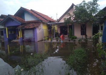 Air Masih Genangi Rumah penduduk