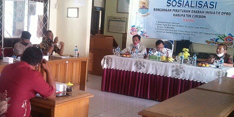 Anggota DPRD Kabupaten Cirebon Sosialisasikan Perda Inisiatif DPRD Tentang MDT, Bumdes/Bumdesma Dan Perubahan Perda No 16 Tahun 2007