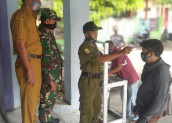 Awal Masuk Kerja, Pemdes Plumbon Terapkan Prokes Ketat Dilingkungan Kantor Desa