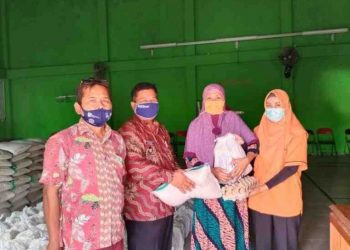Pemdes Cikuya Salurkan BSNT Tahap Lima