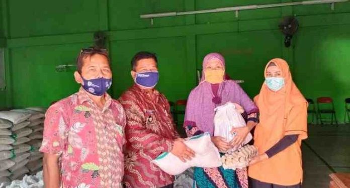 Pemdes Cikuya Salurkan BSNT Tahap Lima
