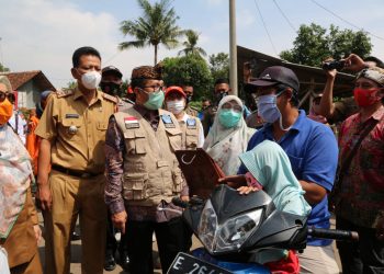 Bupati Cirebon Turun Langsung Pastikan Warganya Terapkan  Protokol Kesehatan.