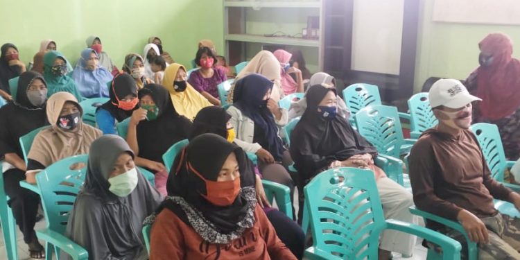 115 Pelaku Usaha Mikro Warga Desa Kaligawe Terima BanPres Produktif UMKM
