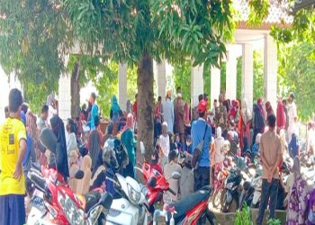 Ditengah Zona Merah, Warga Penerima BST Kecamatan Susukanlebak Bebas Berkerumun
