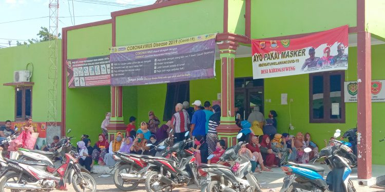 Tanpa Potongan, 608 RTS di Desa Karangsuwung Terima Utuh BST Kemensos Periode Ke Delapan