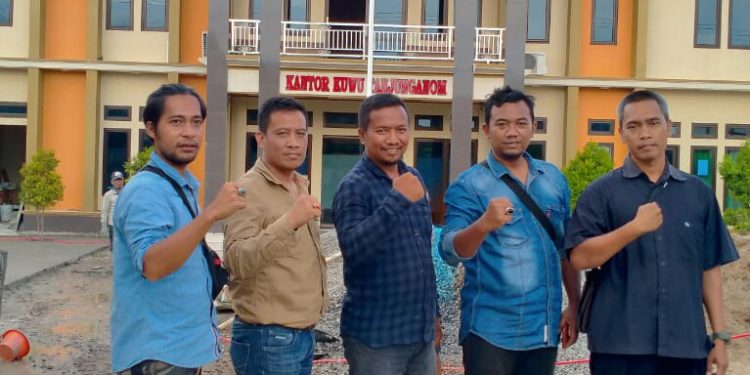 KUWU DESA TANJUNG ANOM TINGKATKAN PELAYANAN UNTUK MASYARAKAT DAN BERHASIL MEMBANGUN DESANYA