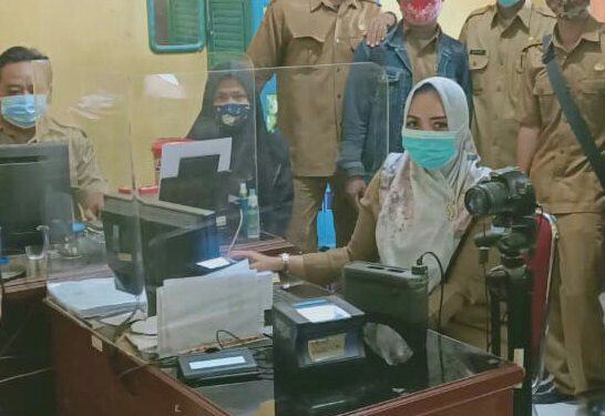 SUWARYA,SH : INGATKAN MASYARAKAT, TIDAK KAMI LAYANI JIKA TIDAK MEMAKAI MASKER