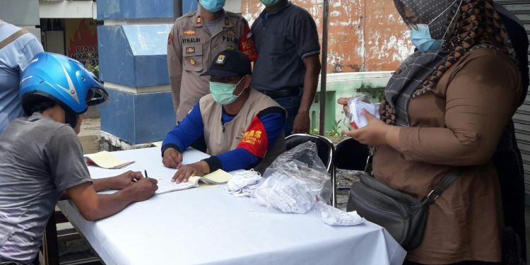 SATGAS COVID-19 KECAMATAN PLUMBON, POLSEK DEPOK, KORAMIL 2007 PLUMBON SERTA PEMDES PLUMBON LAKSANAKAN OPERASI GAKUM DAN PENERAPAN KEDISIPLINAN PROKES COVID-19