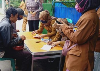 Tak Kenal Lelah Satgas Penanganan Covid-19 Kecamatan Weru Dan Pemdes Megu Gede Terus Gencar Razia Masker
