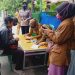 Tak Kenal Lelah Satgas Penanganan Covid-19 Kecamatan Weru Dan Pemdes Megu Gede Terus Gencar Razia Masker