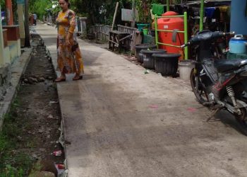 Pemdes Wirakanan Cor Jalan Desa 