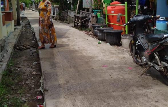 Pemdes Wirakanan Cor Jalan Desa 