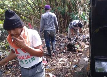 GIAT BERSIH PEMDES KARANGSEMBUNG DAN MASYARAKAT BERSIHKAN TUMPUKUAN SAMPAH