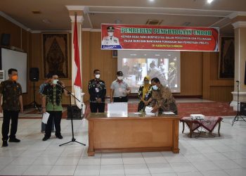 DESA TERCEPAT LUNAS PBB DIHADIAHI PENGHARGAAN PAKET UMROH