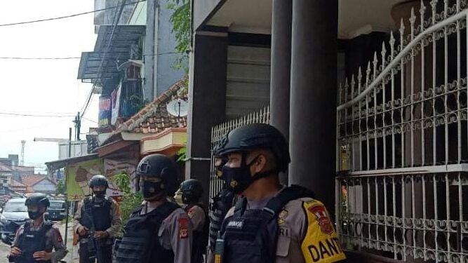BRIMOB JABAR LAKSANAKAN PATROLI HARKAMTIBMAS DI TEMPAT IBADAH ANTISIPASI GANGGUAN KAMTIBMAS NATAL DAN TAHUN BARU
