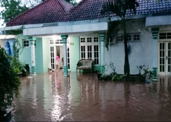 Jelang Maghrib, Banjir Terjang Ratusan Rumah di Desa Tuk Karangsuwung