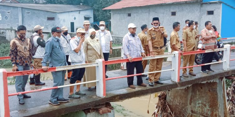 Anggota DPR RI Dedi Wahidi Tinjau Lokasi Banjir Desa Tuk Karangsuwung