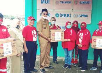PMI Kabupaten Cirebon Salurkan Bantuan Banjir Desa Tuk Karangsuwung