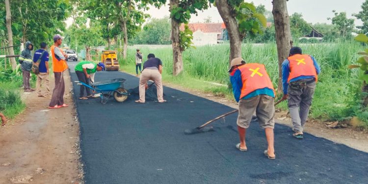 Jalan Rusak Berat, DPUPR Gelar Pemeliharaan Periodik Jalan Curug – Susukantonggoh