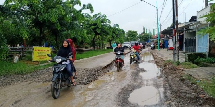 Pelaksanaan Kegiatan Pembangunan Jalan Banjarharjo di Pertanyakan Masyarakat