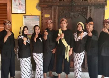 PEMDES KERATON LAKSANAKAN ADAT DESA NGUNJUNG BUYUT ATAU NGUNJUNG DESA KERATON DENGAN SEDERHANA