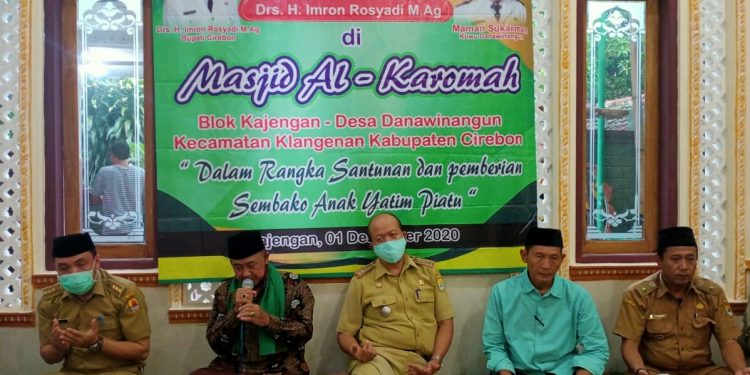 BANTUAN SANTUNAN DAN PEMBERIAN SEMBAKO ANAK YATIM PIATU DISALURKAN
