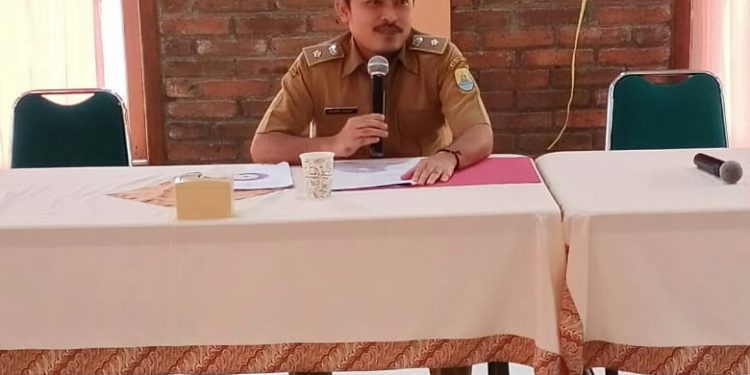 PLT. KETUA FKKC KABUPATEN CIREBON BERHARAP SETELAH PRA MUBES TENTUNYA PARA KUWU DAPAT SALING BAHU MEMBAHU UNTUK MENYUKSESKAN MUBES FKKC KABUPATEN CIREBON SESUAI HARAPAN BERSAMA