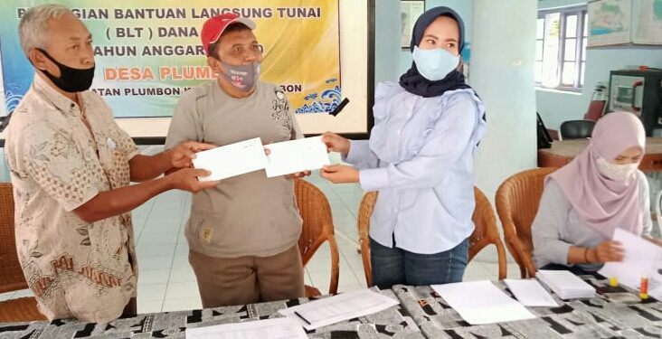 PEMDES PLUMBON BERIKAN INSENTIF UNTUK IMAM MASJID HINGGA MARBOT DISELA PENYALURAN BLT DANA DESA